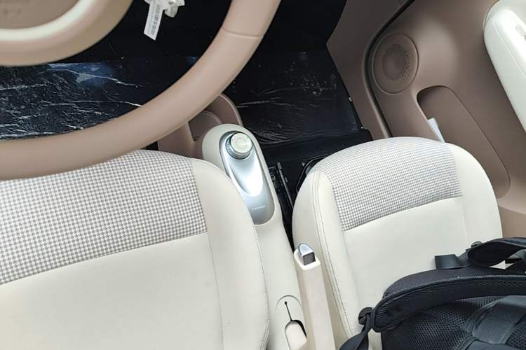 Used Wuling Hongguang MINIEV 2025 Four-Door Version Advanced Edition Gear Lever