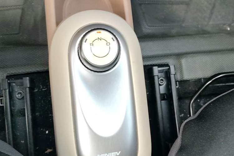 Used Wuling Hongguang MINIEV 2025 Four-Door Version Advanced Edition Gear Lever
