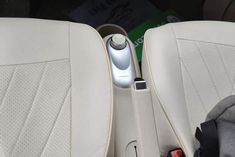 Used Wuling Hongguang MINIEV 2025 Four-Door Version Advanced Edition Gear Lever