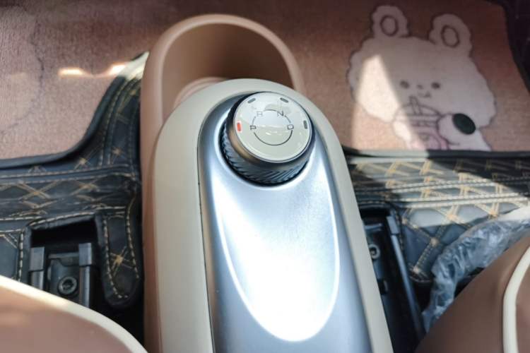 Used Wuling Hongguang MINIEV 2025 Four-Door Version Zhenxiang+ Edition Gear Lever