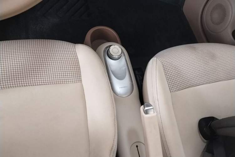 Used Wuling Hongguang MINIEV 2025 Four-Door Version Advanced Edition Gear Lever