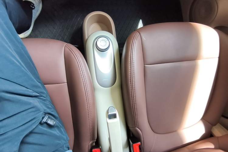 Used Wuling Hongguang MINIEV 2025 Four-Door Version Advanced Edition Gear Lever
