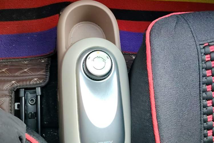 Used Wuling Hongguang MINIEV 2025 Four-Door Version Advanced Edition Gear Lever
