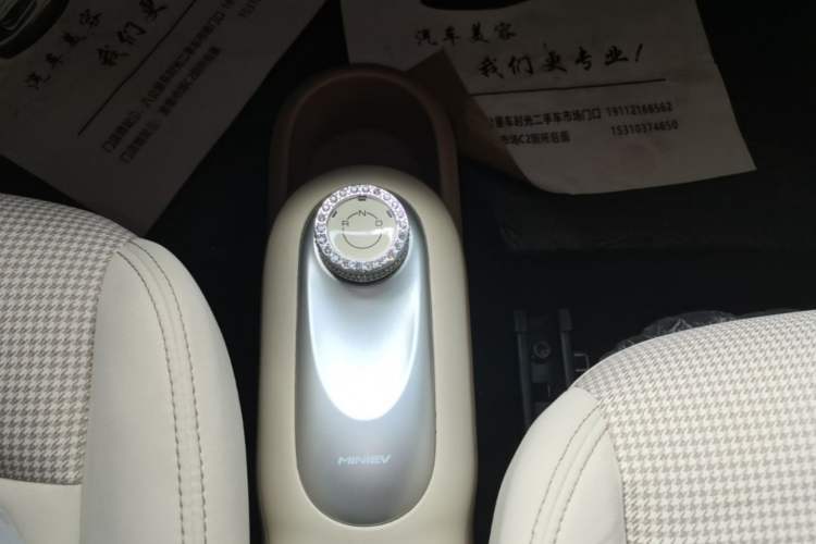 Used Wuling Hongguang MINIEV 2025 Four-Door Version Advanced Edition Gear Lever