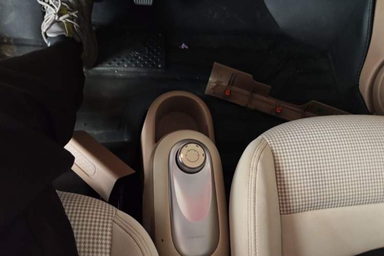 Used Wuling Hongguang MINIEV 2025 Four-Door Version Zhenxiang+ Edition Gear Lever