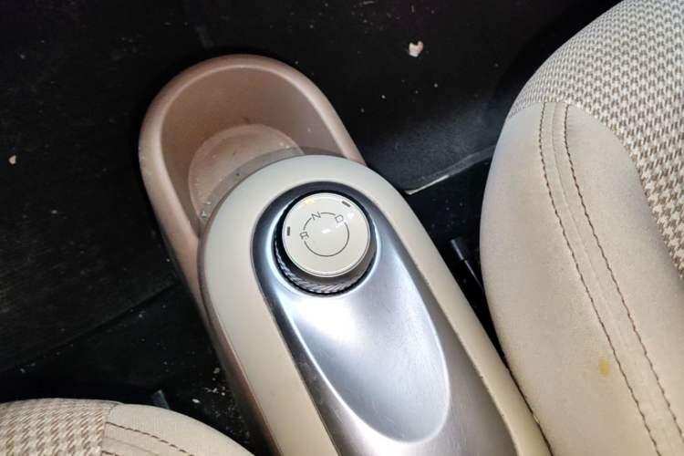 Used Wuling Hongguang MINIEV 2025 Four-Door Version Advanced Edition Gear Lever