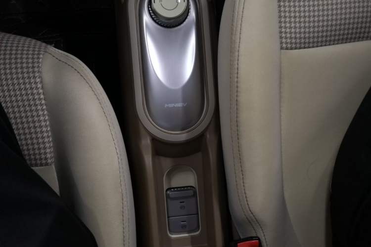 Used Wuling Hongguang MINIEV 2025 Four-Door Version Zhenxiang+ Edition Gear Lever