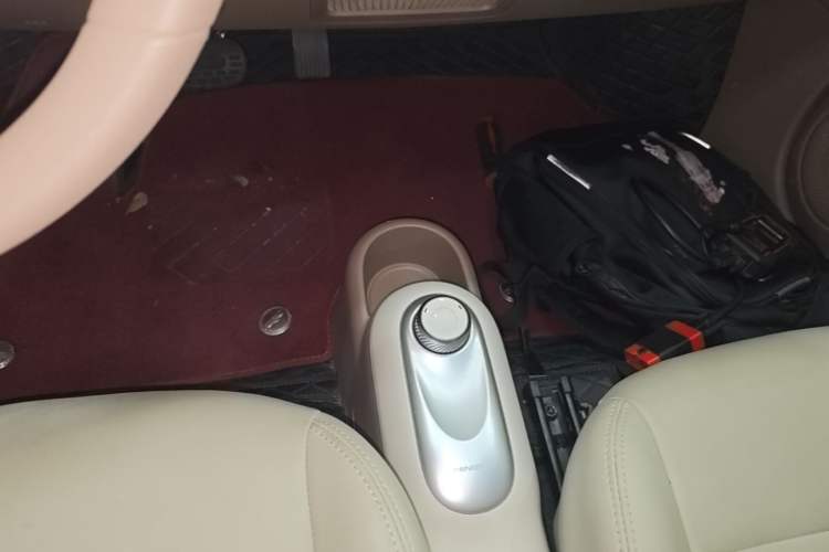 Used Wuling Hongguang MINIEV 2025 Four-Door Version Advanced Edition Gear Lever