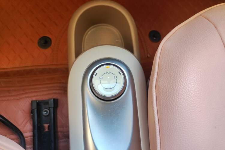 Used Wuling Hongguang MINIEV 2025 Four-Door Version Advanced Edition Gear Lever