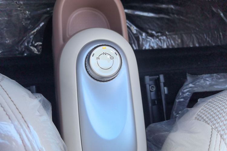 Used Wuling Hongguang MINIEV 2025 Four-Door Version Advanced Edition Gear Lever