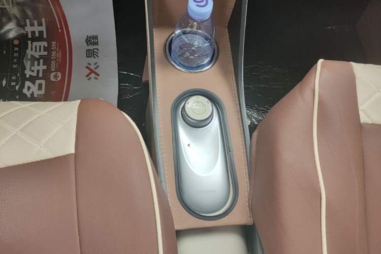 Used Wuling Hongguang MINIEV 2025 Four-Door Version Advanced Edition Gear Lever