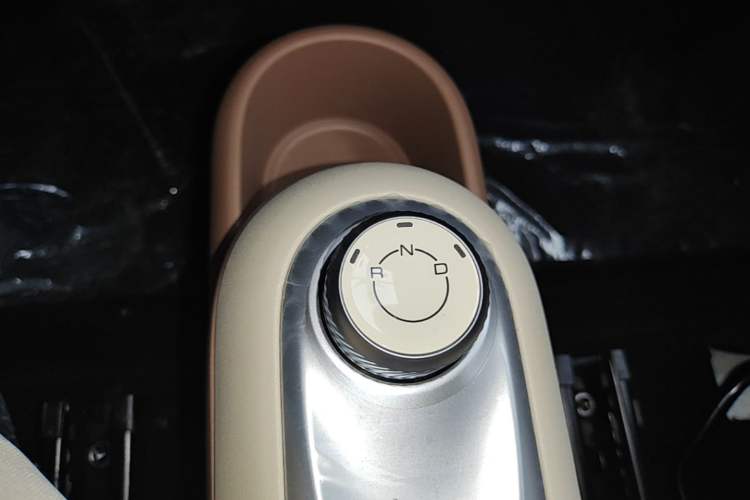 Used Wuling Hongguang MINIEV 2025 Four-Door Version Advanced Edition Gear Lever