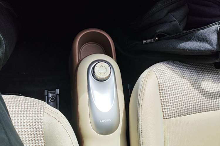 Used Wuling Hongguang MINIEV 2025 Four-Door Version Advanced Edition Gear Lever
