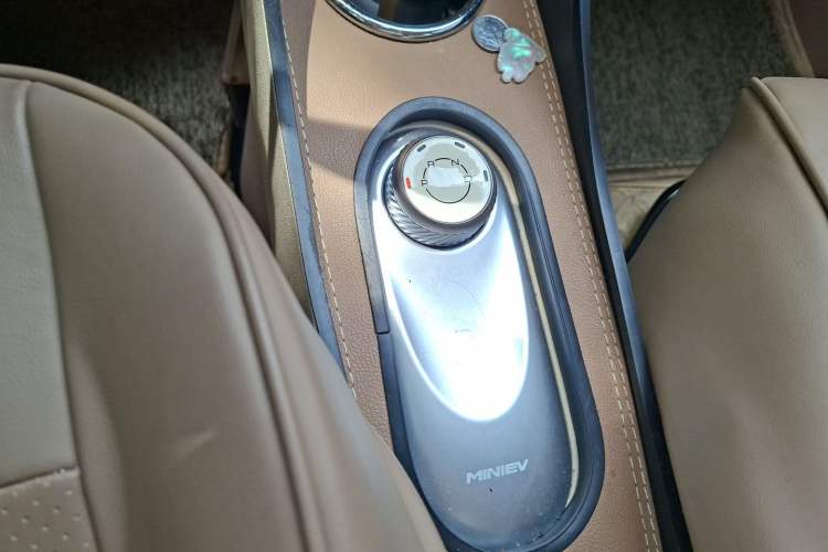 Used Wuling Hongguang MINIEV 2025 Four-Door Version Zhenxiang+ Edition Gear Lever