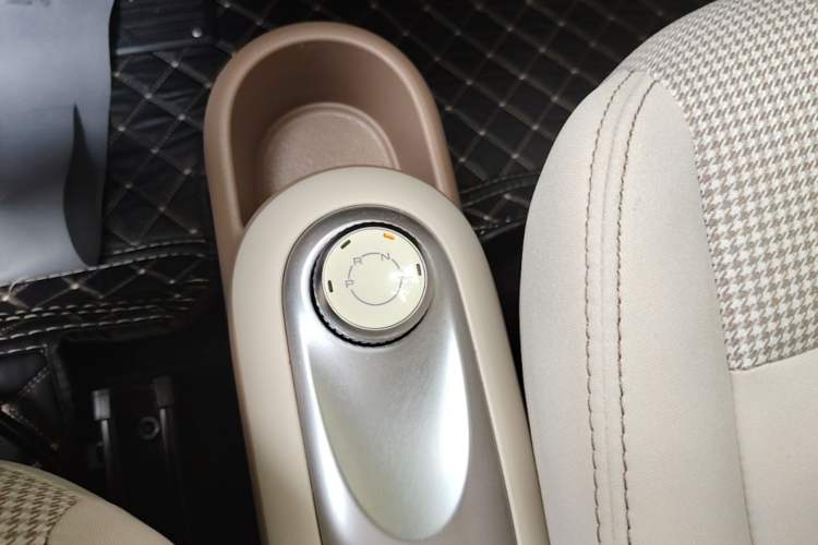 Used Wuling Hongguang MINIEV 2025 Four-Door Version Zhenxiang+ Edition Gear Lever