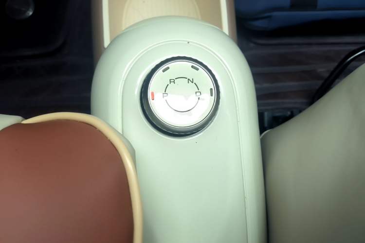 Used Wuling Hongguang MINIEV 2025 Four-Door Version Zhenxiang+ Edition Gear Lever