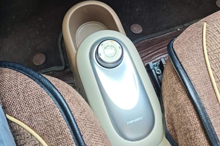 Used Wuling Hongguang MINIEV 2025 Four-Door Version Zhenxiang+ Edition Gear Lever