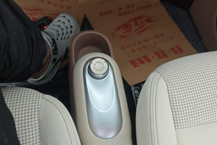 Used Wuling Hongguang MINIEV 2025 Four-Door Version Advanced Edition Gear Lever
