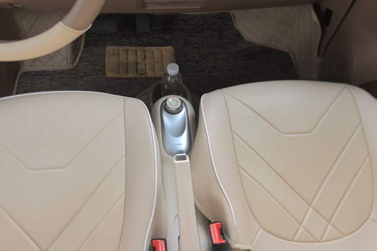 Used Wuling Hongguang MINIEV 2025 Four-Door Version Advanced Edition Gear Lever