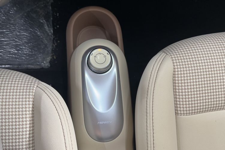 Used Wuling Hongguang MINIEV 2025 Four-Door Version Advanced Edition Gear Lever