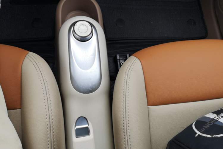 Used Wuling Hongguang MINIEV 2025 Four-Door Version Advanced Edition Gear Lever