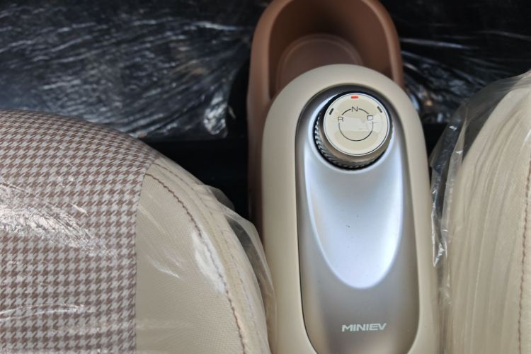 Used Wuling Hongguang MINIEV 2025 Four-Door Version Advanced Edition Gear Lever