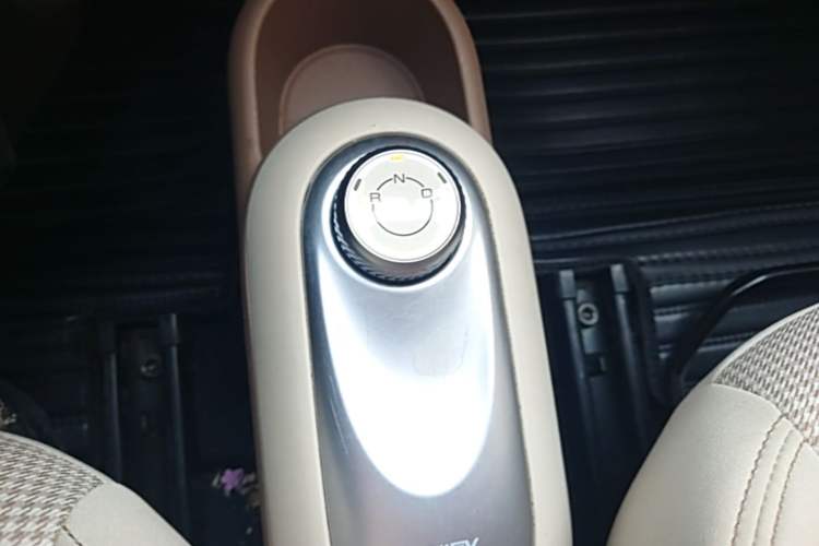 Used Wuling Hongguang MINIEV 2025 Four-Door Version Advanced Edition Gear Lever