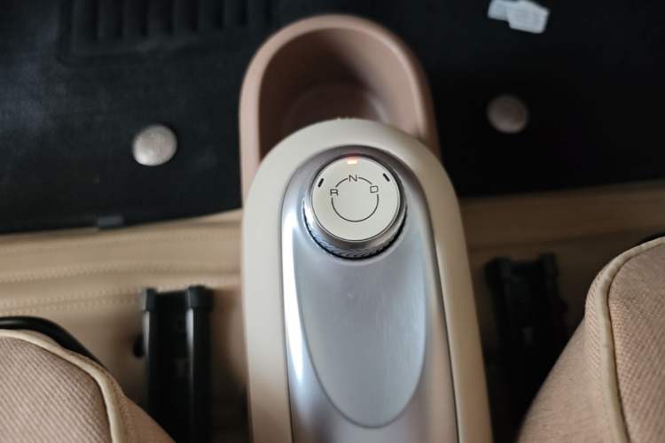 Used Wuling Hongguang MINIEV 2025 Four-Door Version Advanced Edition Gear Lever