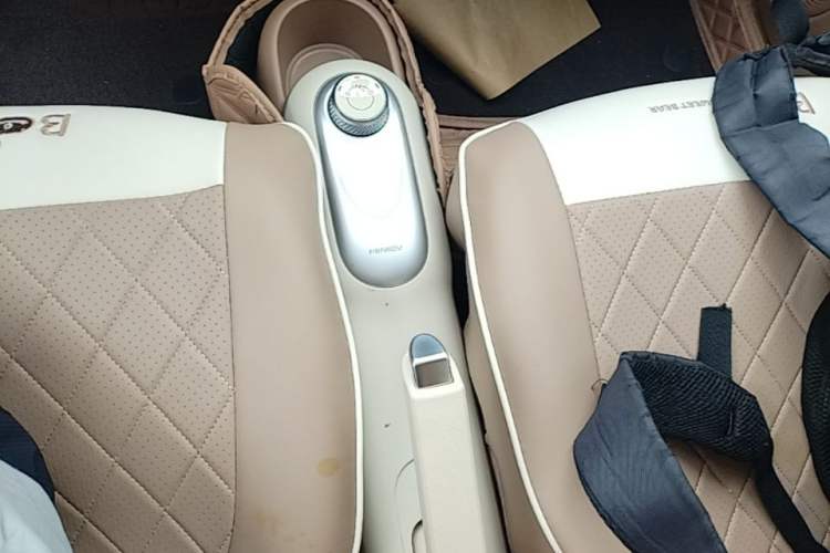 Used Wuling Hongguang MINIEV 2025 Four-Door Version Advanced Edition Gear Lever