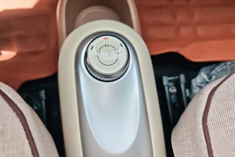 Used Wuling Hongguang MINIEV 2025 Four-Door Version Advanced Edition Gear Lever