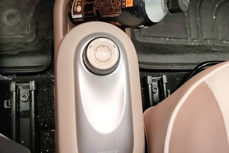 Used Wuling Hongguang MINIEV 2025 Four-Door Version Advanced Edition Gear Lever