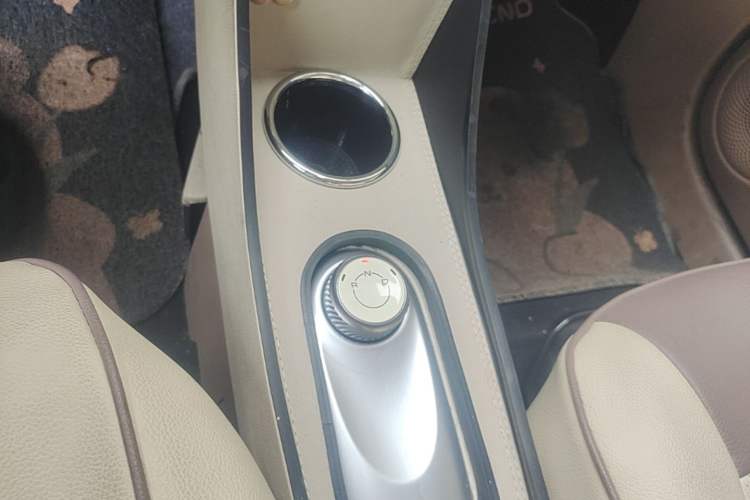 Used Wuling Hongguang MINIEV 2025 Four-Door Version Advanced Edition Gear Lever