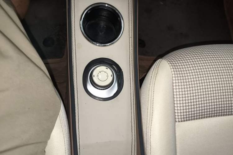 Used Wuling Hongguang MINIEV 2025 Four-Door Version Zhenxiang+ Edition Gear Lever