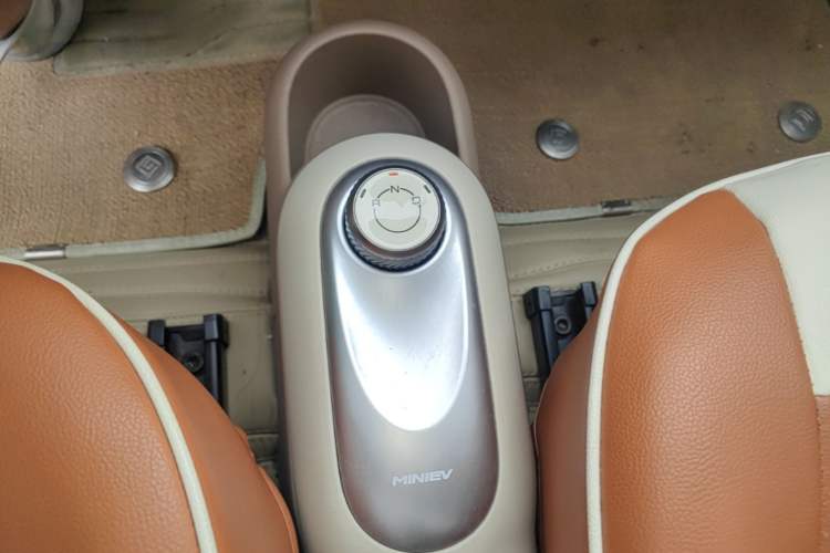Used Wuling Hongguang MINIEV 2025 Four-Door Version Advanced Edition Gear Lever