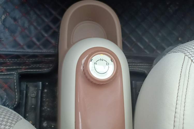 Used Wuling Hongguang MINIEV 2025 Four-Door Version Advanced Edition Gear Lever