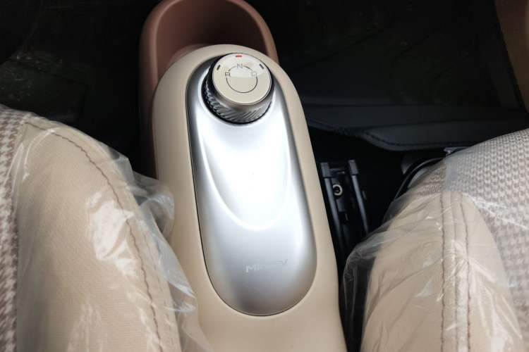 Used Wuling Hongguang MINIEV 2025 Four-Door Version Advanced Edition Gear Lever