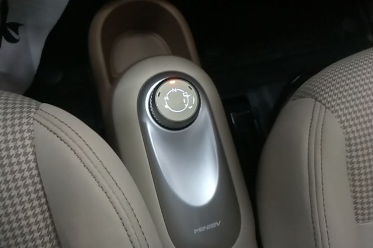 Used Wuling Hongguang MINIEV 2025 Four-Door Version Advanced Edition Gear Lever