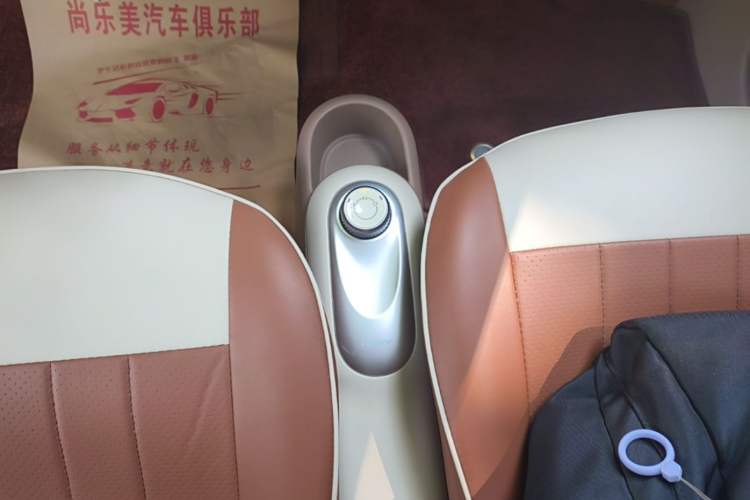 Used Wuling Hongguang MINIEV 2025 Four-Door Version Advanced Edition Gear Lever