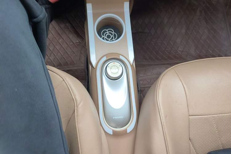 Used Wuling Hongguang MINIEV 2025 Four-Door Version Advanced Edition Gear Lever