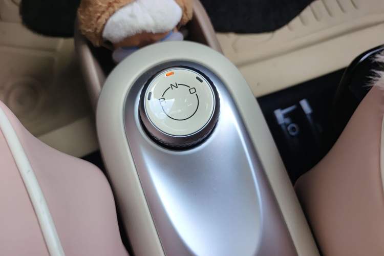 Used Wuling Hongguang MINIEV 2025 Four-Door Version Advanced Edition Gear Lever