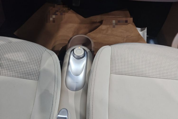 Used Wuling Hongguang MINIEV 2025 Four-Door Version Advanced Edition Gear Lever
