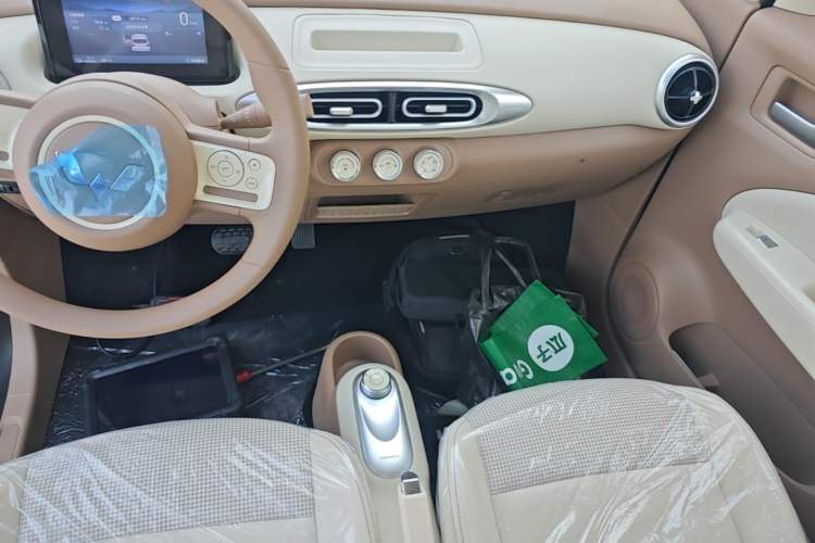 Used Wuling Hongguang MINIEV 2025 Four-Door Version Advanced Edition Gear Lever