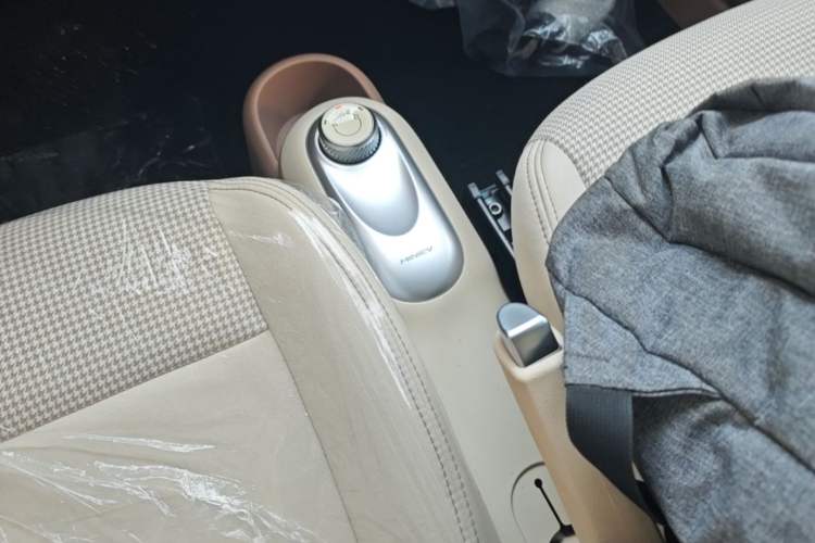 Used Wuling Hongguang MINIEV 2025 Four-Door Version Advanced Edition Gear Lever