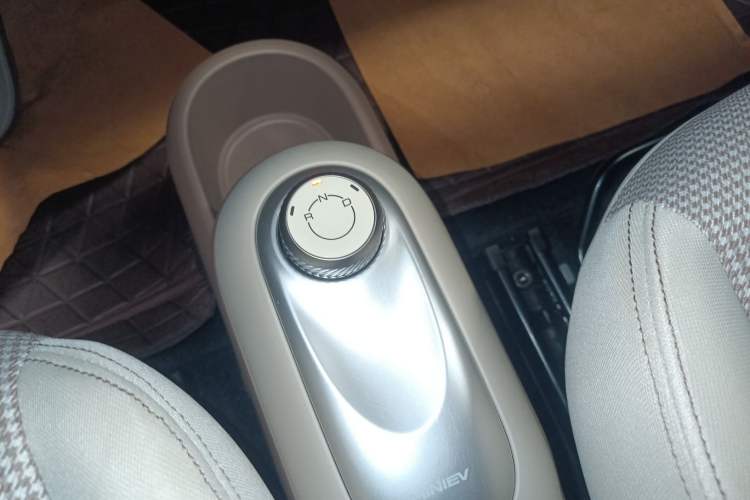 Used Wuling Hongguang MINIEV 2025 Four-Door Version Advanced Edition Gear Lever