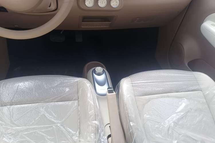 Used Wuling Hongguang MINIEV 2025 Four-Door Version Advanced Edition Gear Lever