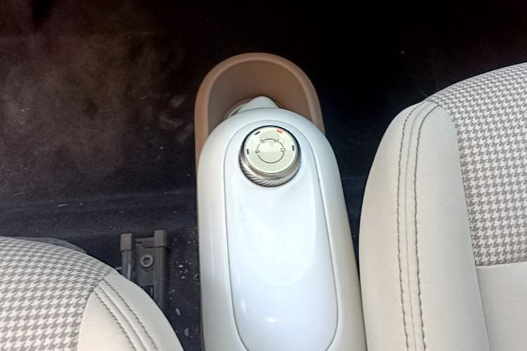 Used Wuling Hongguang MINIEV 2025 Four-Door Version Premium Edition Gear Lever