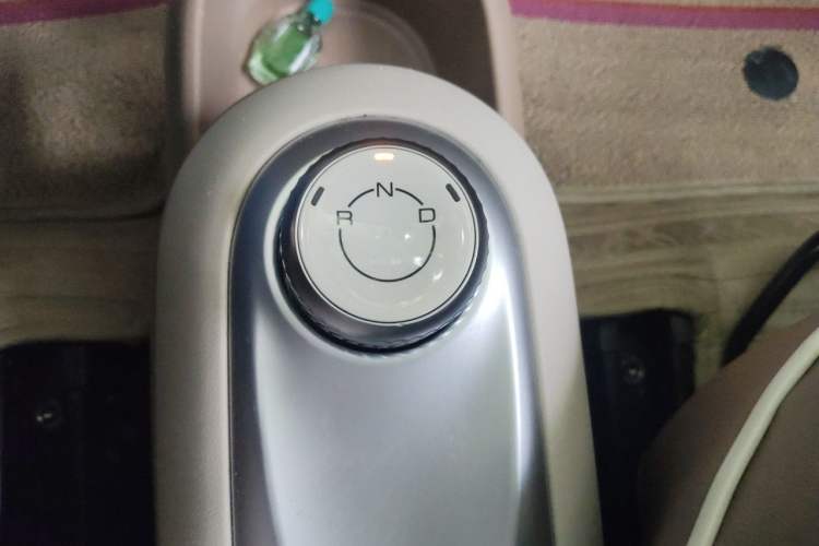 Used Wuling Hongguang MINIEV 2025 Four-Door Version Advanced Edition Gear Lever