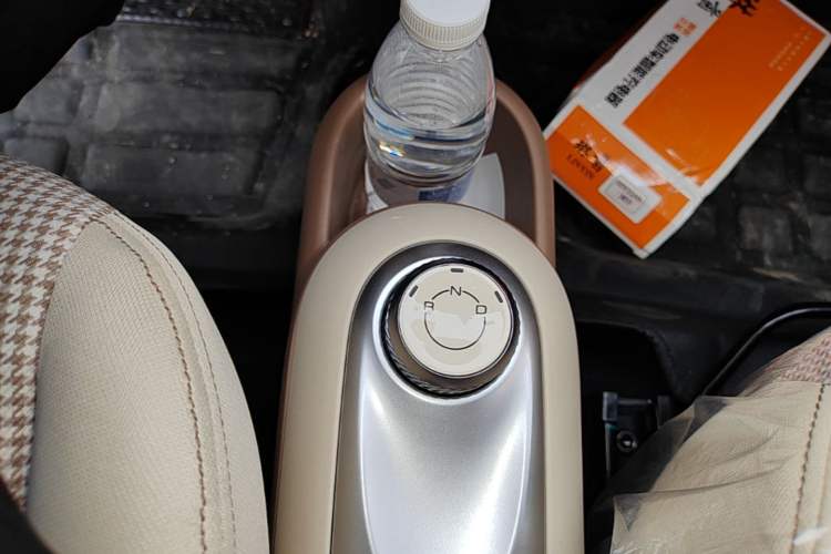 Used Wuling Hongguang MINIEV 2025 Four-Door Version Advanced Edition Gear Lever