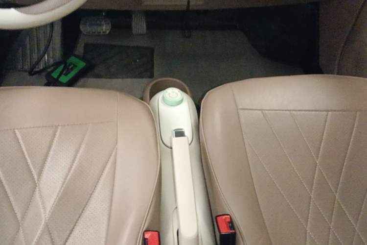 Used Wuling Hongguang MINIEV 2025 Four-Door Version Advanced Edition Gear Lever