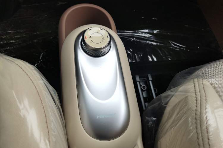 Used Wuling Hongguang MINIEV 2025 Four-Door Version Zhenxiang+ Edition Gear Lever